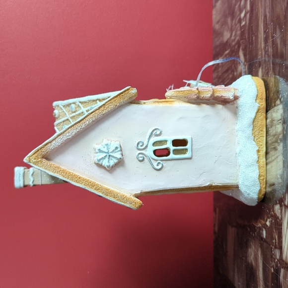 ❌SOLD❌Pastel "Pinkmas" Light Up 💡 Gingerbread House - Picture 6 of 10